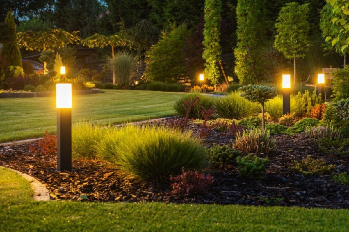 Modern backyard outdoor LED lighting systems